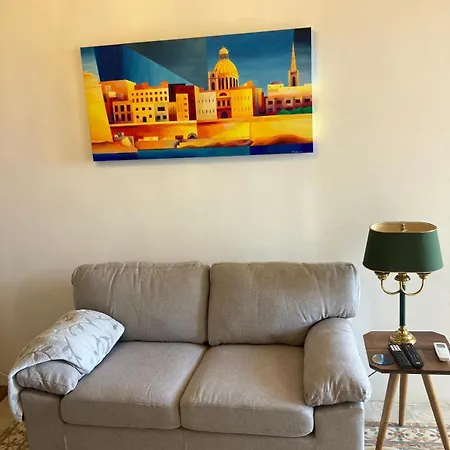 V86 - Harbour Lookout *