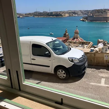 V86 - Harbour Lookout Apartment Valletta