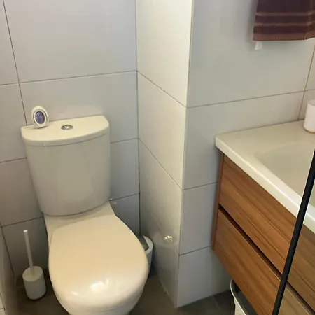 V86 - Harbour Lookout Apartment *