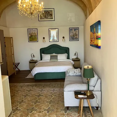 V86 - Harbour Lookout *