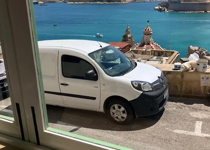 V86 - Harbour Lookout Apartment Valletta