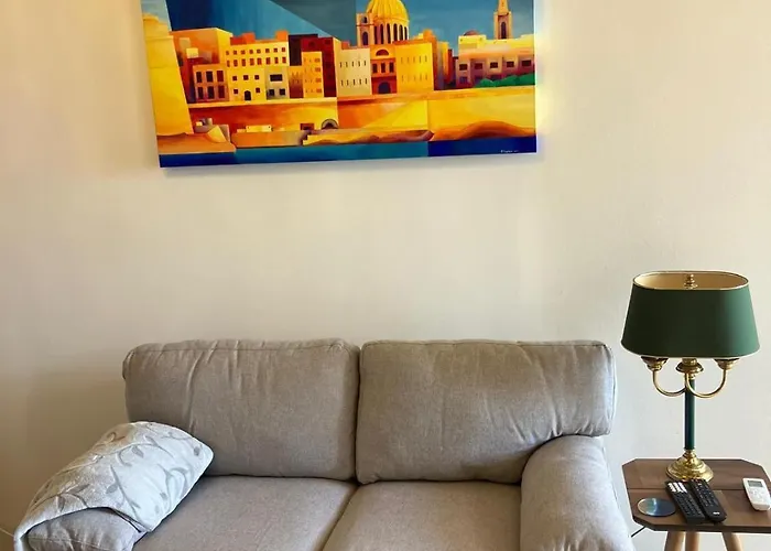 V86 - Harbour Lookout *