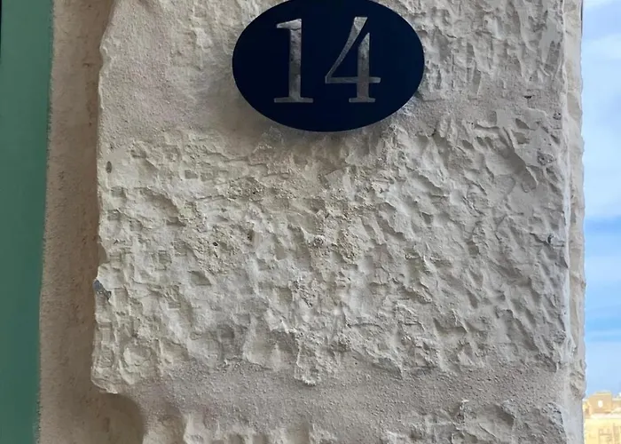 V86 - Harbour Lookout * Valletta