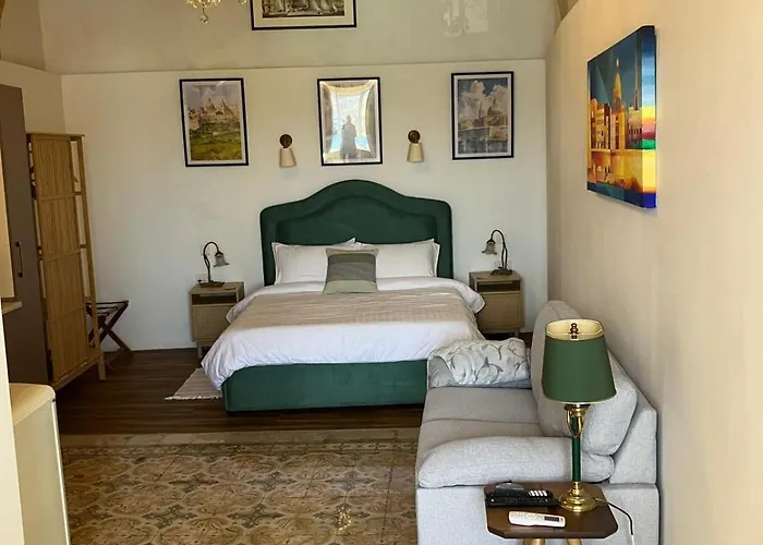 V86 - Harbour Lookout *